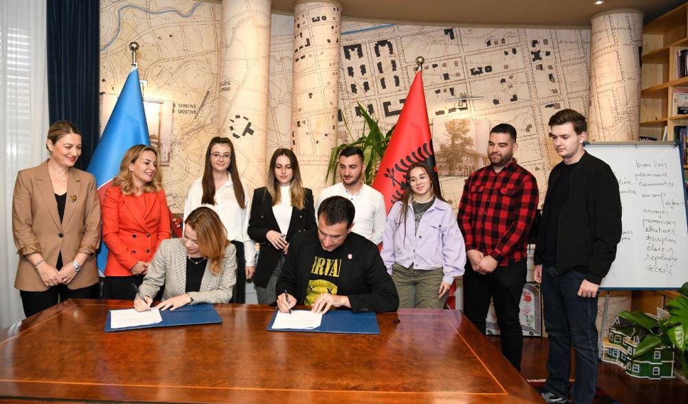 Veliaj: Abone falas dhe 1600 sherbime te reja me Karten e Studentit